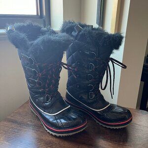 Sorel Tofino Boots Black Women's Quilted Black & Red Lace Up Faux Fur Size 8 US